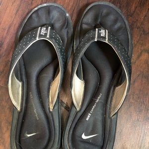 Nike comfort bed flip flops
